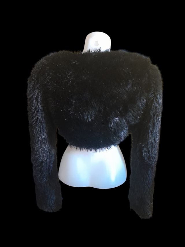 Bolero pelo sintético.