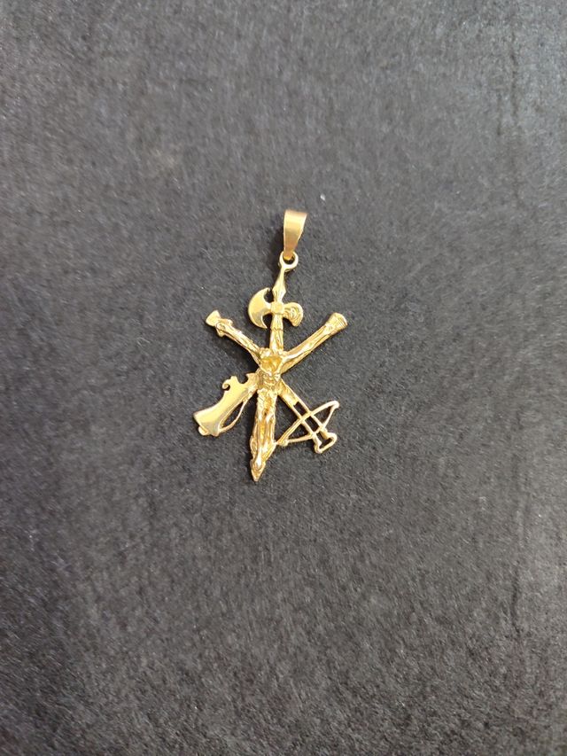 Colgante Cruz con Cristo Oro 18k