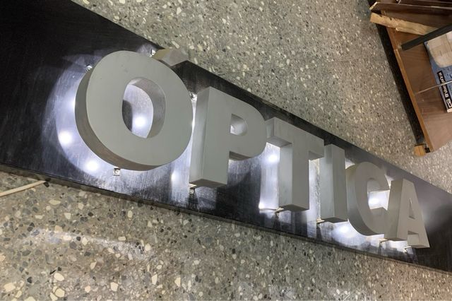 Letrero Luminoso Óptica