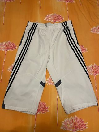 Pantalón Adidas estilo pirata