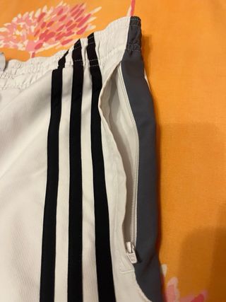 Pantalón Adidas estilo pirata