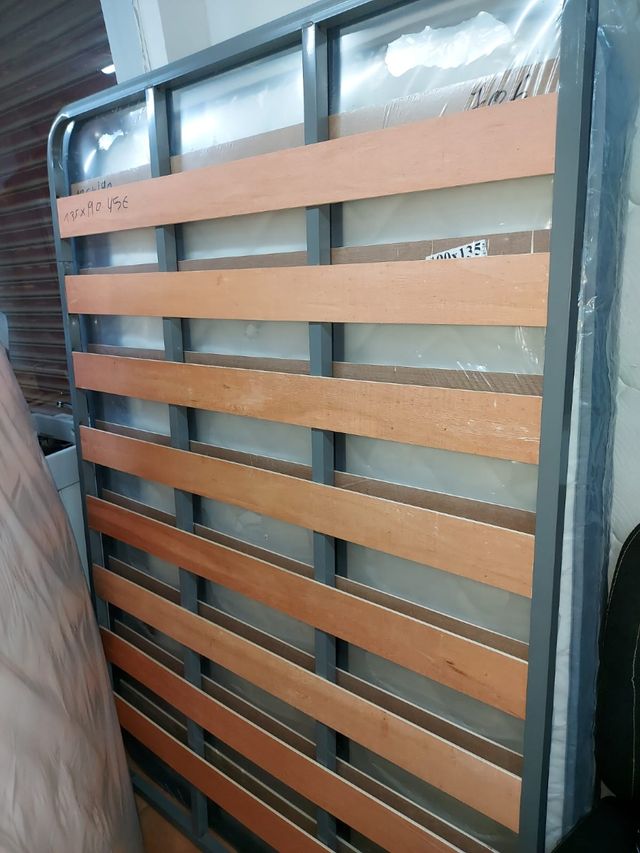 Somier con patas 135×190