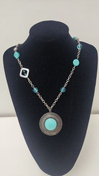 Collar largo.