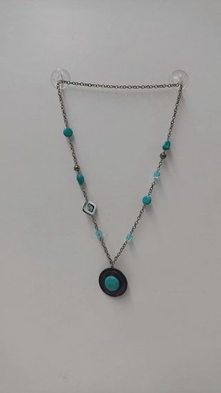 Collar largo.