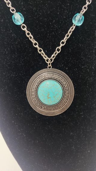 Collar largo.