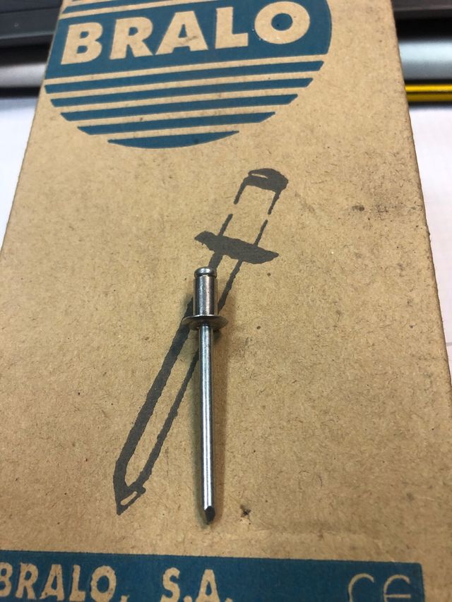 Rivetto di montaggio in alluminio standard da 4,8x8mm