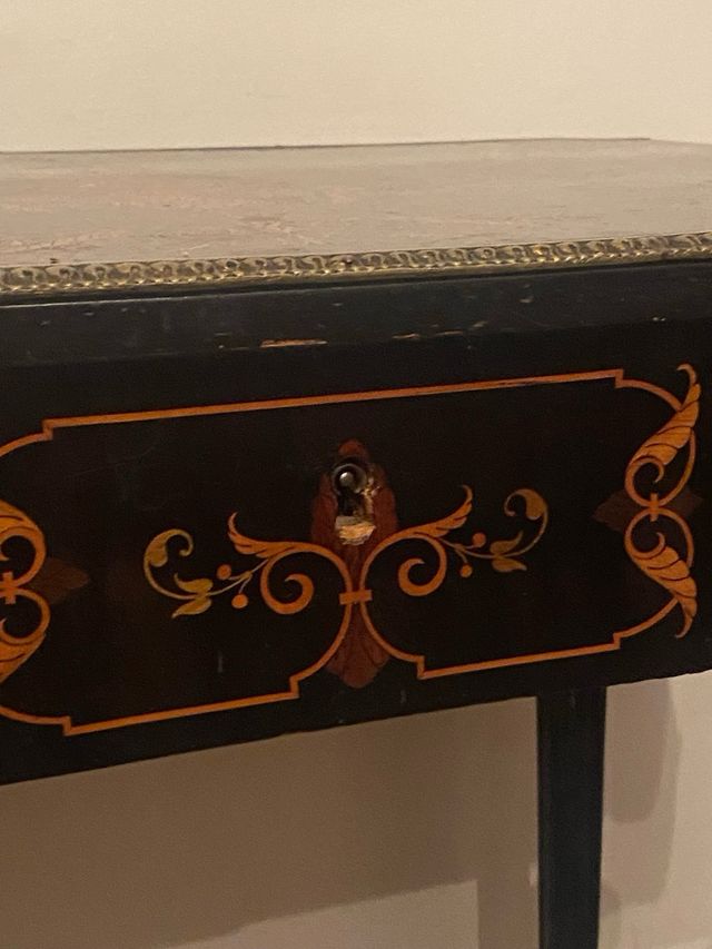 Tavolino  intarsiato fine 800