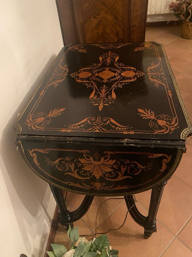 Tavolino  intarsiato fine 800