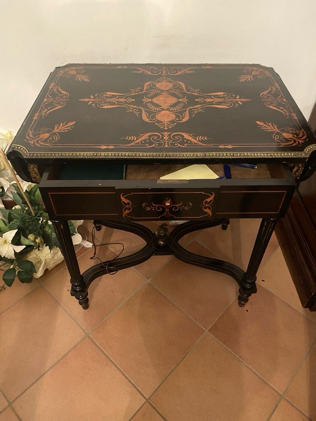 Tavolino  intarsiato fine 800