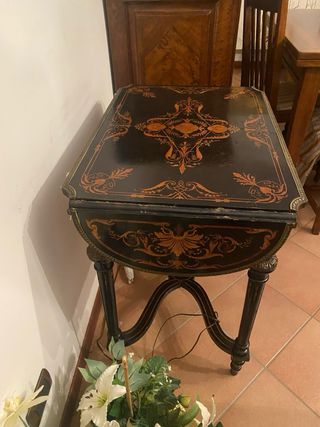 Tavolino intarsiato fine 800