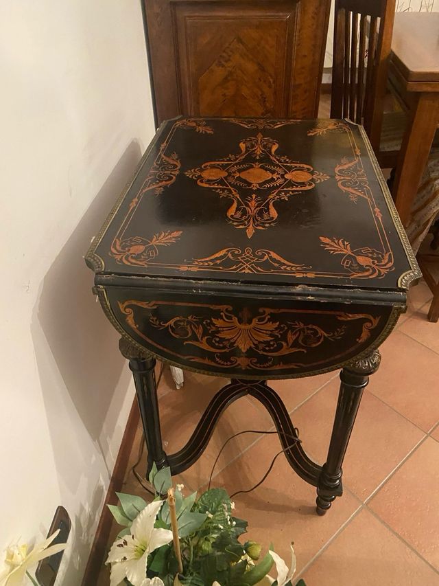 Tavolino  intarsiato fine 800