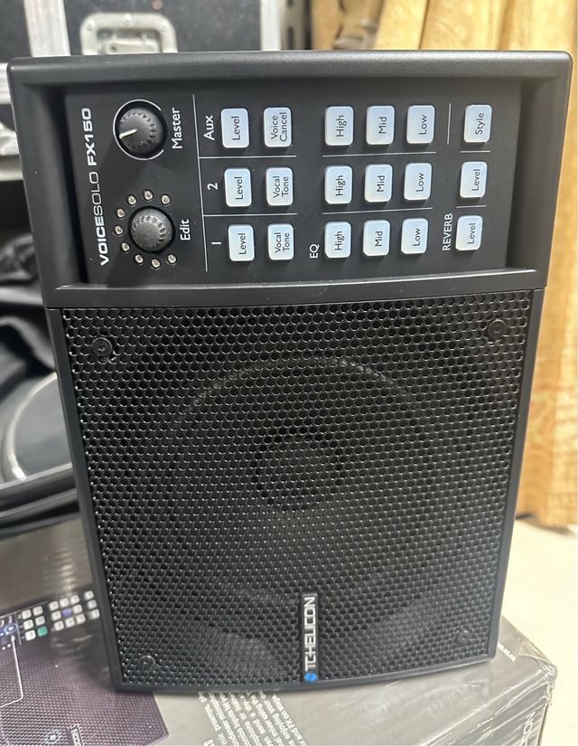 Monitor personale TC Helicon Voice solo FX150 