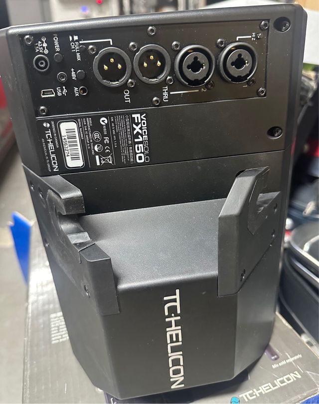 Monitor personale TC Helicon Voice solo FX150 