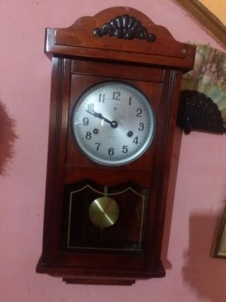Reloj de cuerda de madera