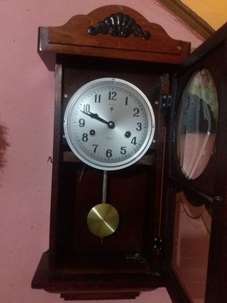 Reloj de cuerda de madera