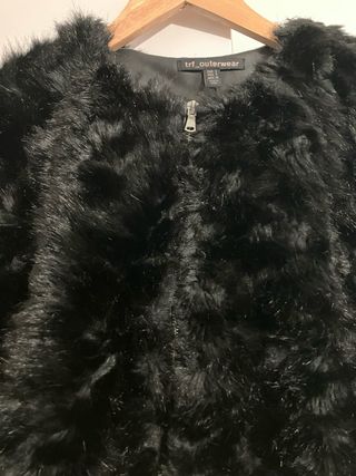 Abrigo efecto pelo Zara