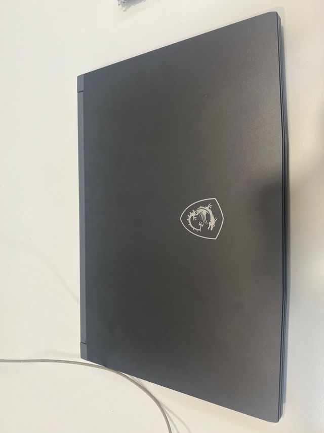 Portátil MSI (GeForce RTX 3050 144HZ)