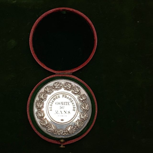 Antigua medalla. Brenet