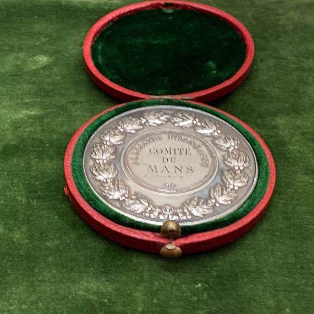 Antigua medalla. Brenet