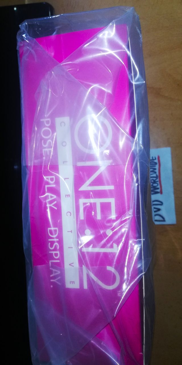 Mezco Ghost Spider Gwen One:12 Marvel Figura