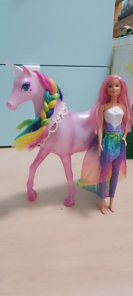 Barbie Dreamtopia  y unicornio rosa con luces