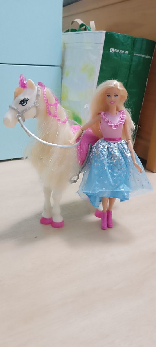 Barbie, aventura de princesas con Caball