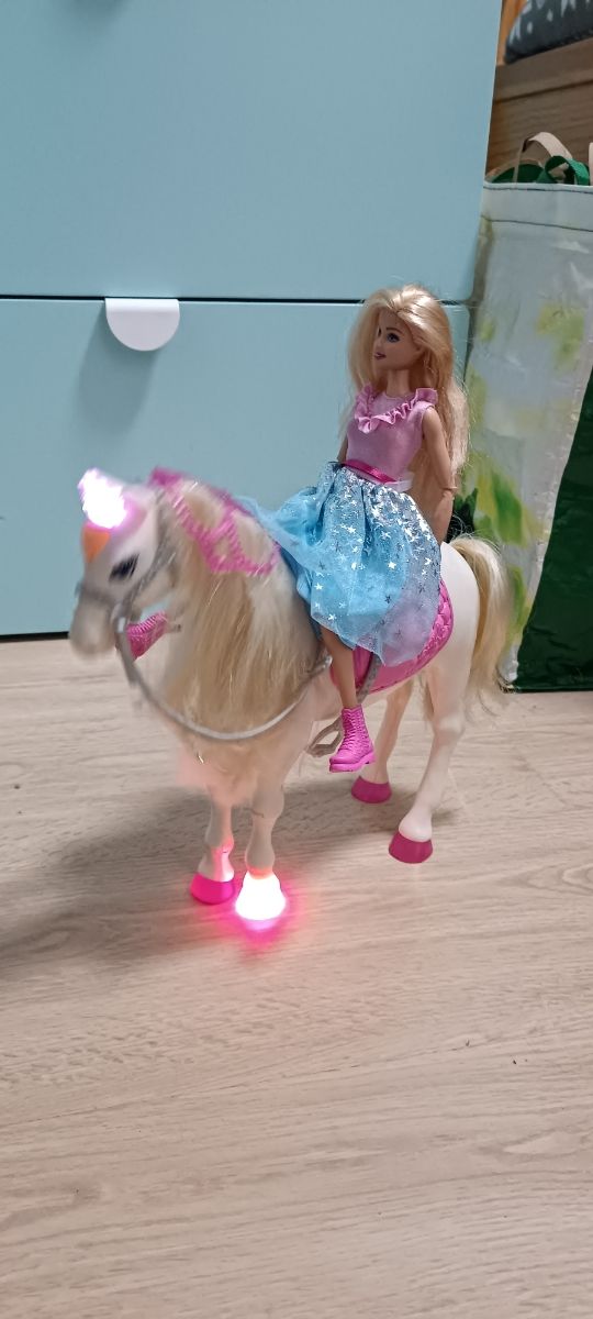 Barbie, aventura de princesas con Caball