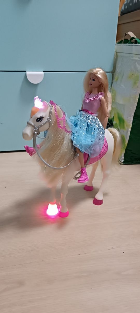 Barbie, aventura de princesas con Caball