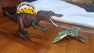 Giocattoli Spinosauro e Dimorphodon