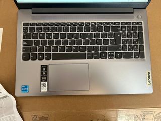 Portátil IdeaPad Slim 3 256GB 15.6 FHD Nuevo