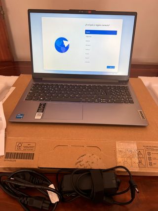 Portátil IdeaPad Slim 3 256GB 15.6 FHD Nuevo