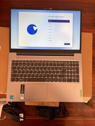 Portátil IdeaPad Slim 3 256GB 15.6 FHD Nuevo