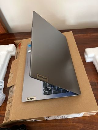 Portátil IdeaPad Slim 3 256GB 15.6 FHD Nuevo