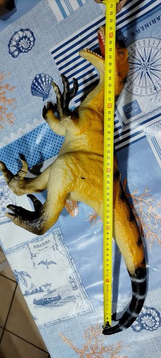 Lotto di 4 dinosauri di gomma grandi