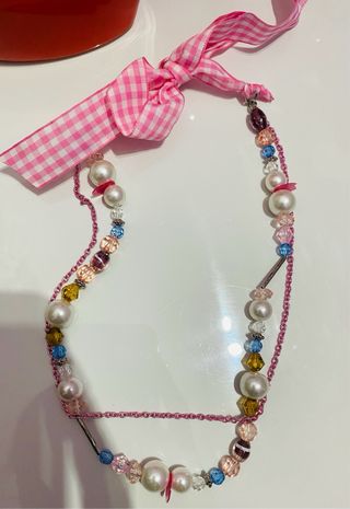 Collana con perle colorate