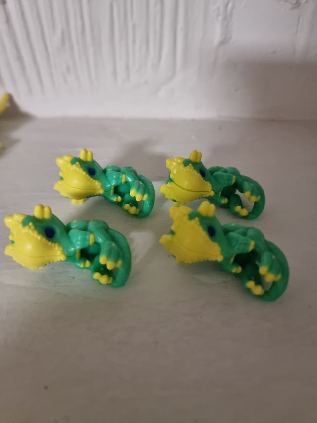 Stygimoloch Lápiz Kinder Joy Jurassic