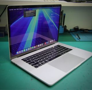  Macbook Pro 15 2018 i7 16GB 