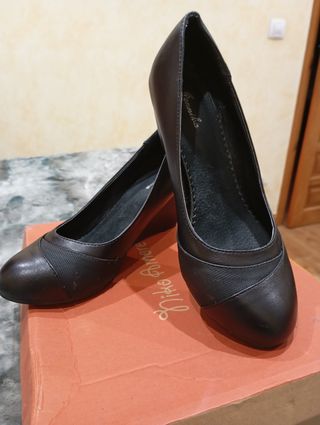 ZAPATOS NEGROS DE CUÑA MUJER DE PIEL  