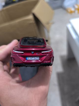 BMW M8 a escala 1/36
