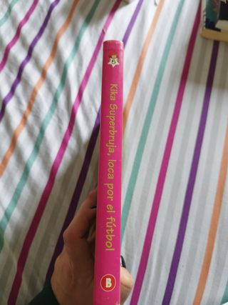 Kika superbruja loca por el fútbol