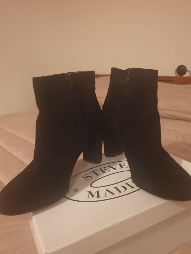 Stivaletti neri in camoscio Albano