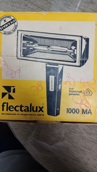 Flectalux es la marca, es un flash,  antiguo.