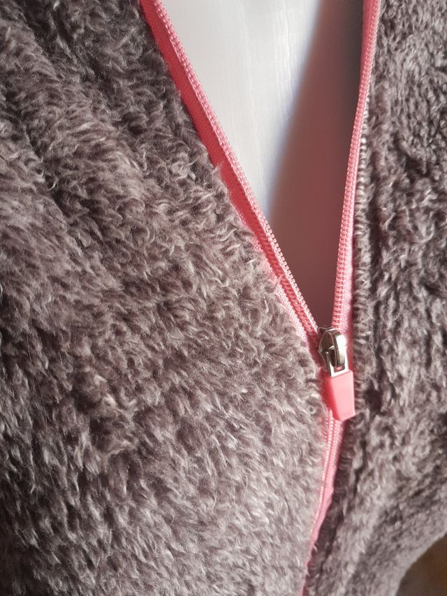 Chaqueta con capucha.