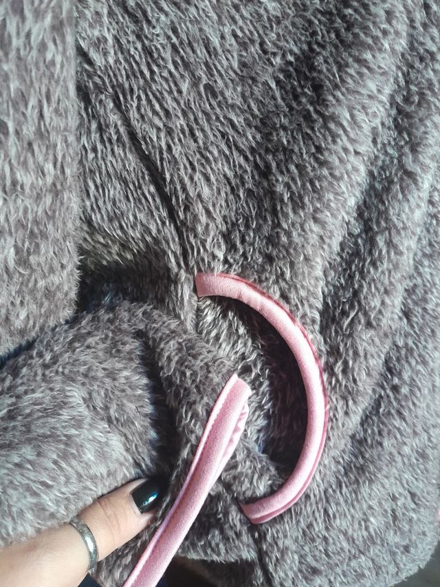 Chaqueta con capucha.