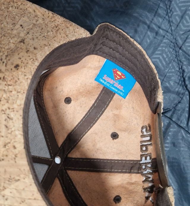 Gorra superman de corcho (+ gorra puma x 10€)
