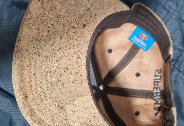 Gorra superman de corcho (+ gorra puma x 10€)