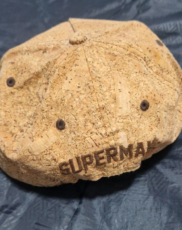 Gorra superman de corcho (+ gorra puma x 10€)