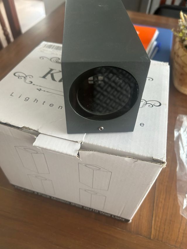 Dos lamparas luz indirecta exterior.se vende 1 o 2