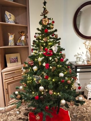 Árbol de Navidad con adornos y luces 1,80