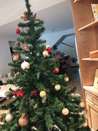 Árbol de Navidad con adornos y luces 1,80
